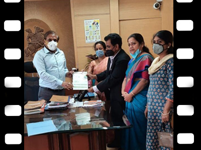 Presenting a Calendar of Environ Foundation to Shri Vikram Kumar, Pune Municipal Commissioner in front of Corporators.